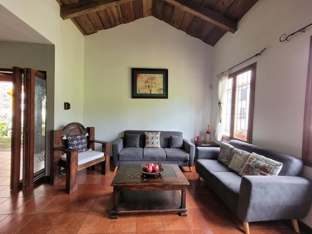Amplia Casa Antigua Guatemala Con Pergola Y Jardin Villa Kültér fotó