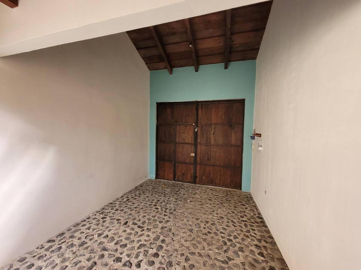 Amplia Casa Antigua Guatemala Con Pergola Y Jardin Villa Kültér fotó