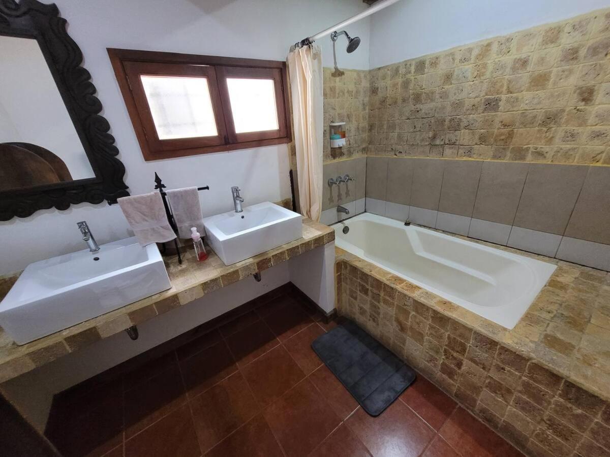 Amplia Casa Antigua Guatemala Con Pergola Y Jardin Villa Kültér fotó