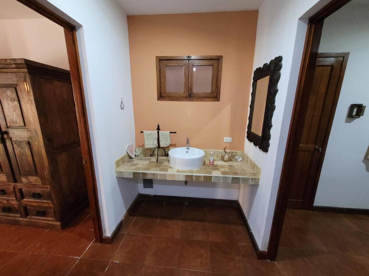 Amplia Casa Antigua Guatemala Con Pergola Y Jardin Villa Kültér fotó