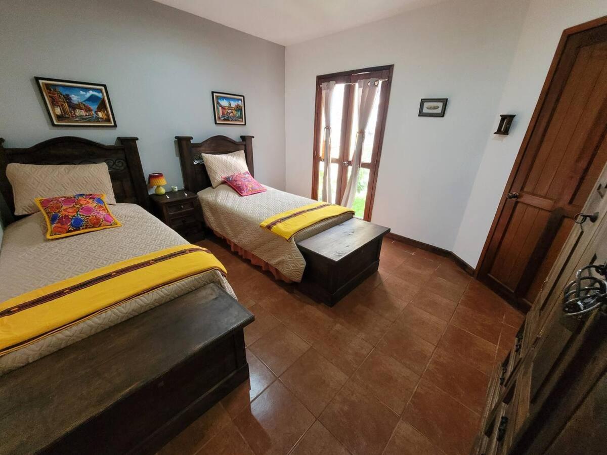 Amplia Casa Antigua Guatemala Con Pergola Y Jardin Villa Kültér fotó