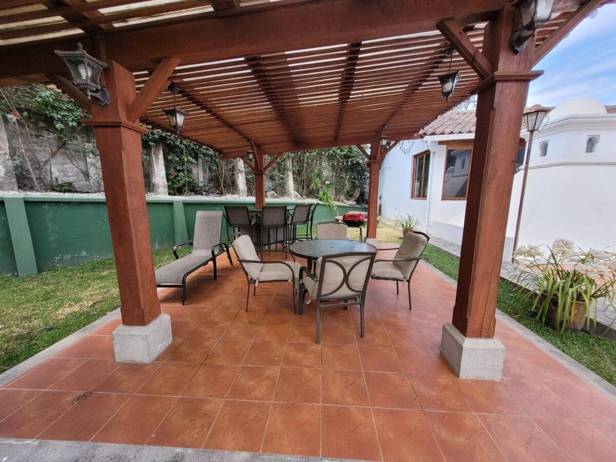 Amplia Casa Antigua Guatemala Con Pergola Y Jardin Villa Kültér fotó