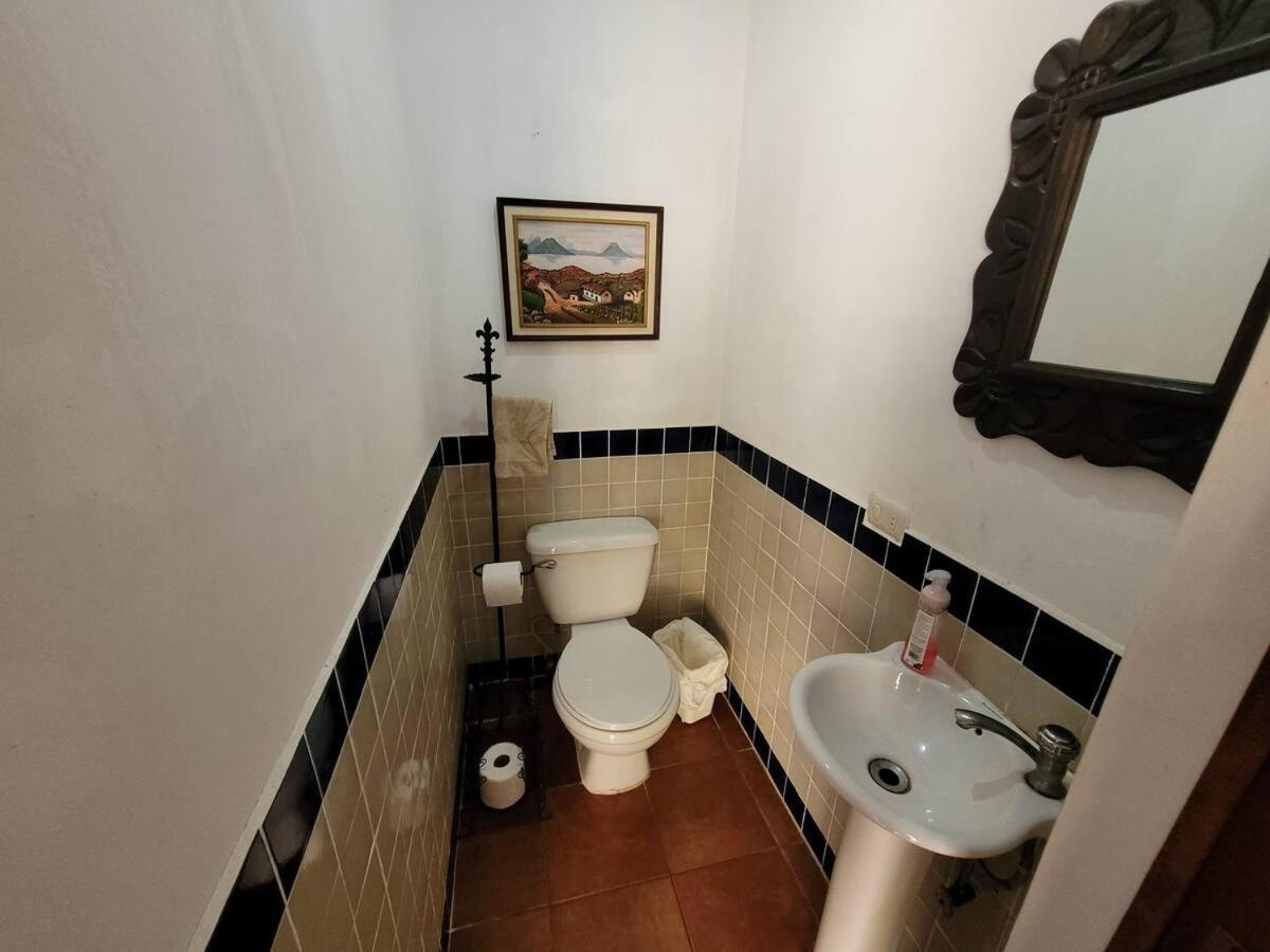Amplia Casa Antigua Guatemala Con Pergola Y Jardin Villa Kültér fotó