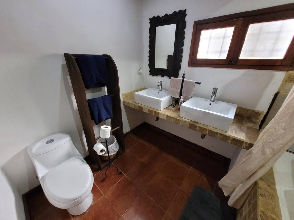 Amplia Casa Antigua Guatemala Con Pergola Y Jardin Villa Kültér fotó
