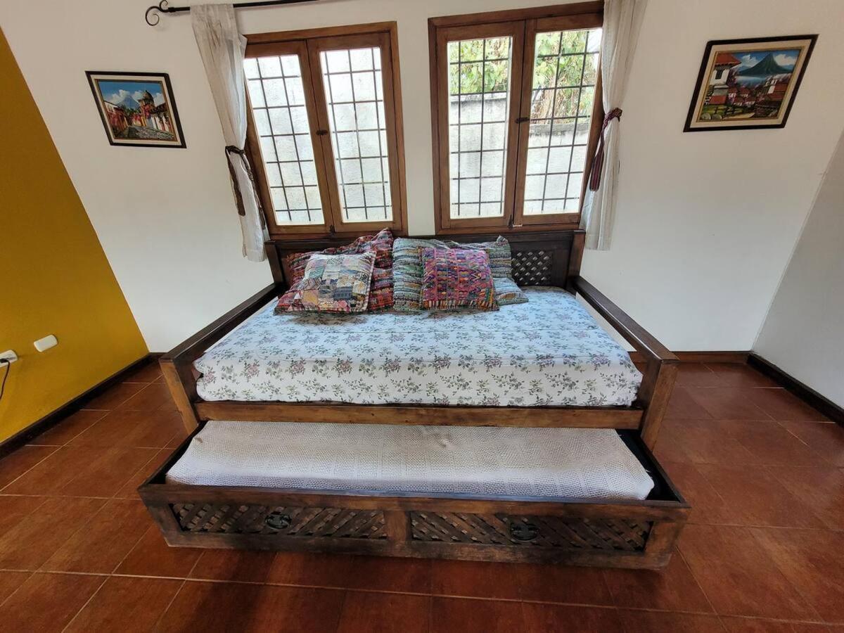 Amplia Casa Antigua Guatemala Con Pergola Y Jardin Villa Kültér fotó