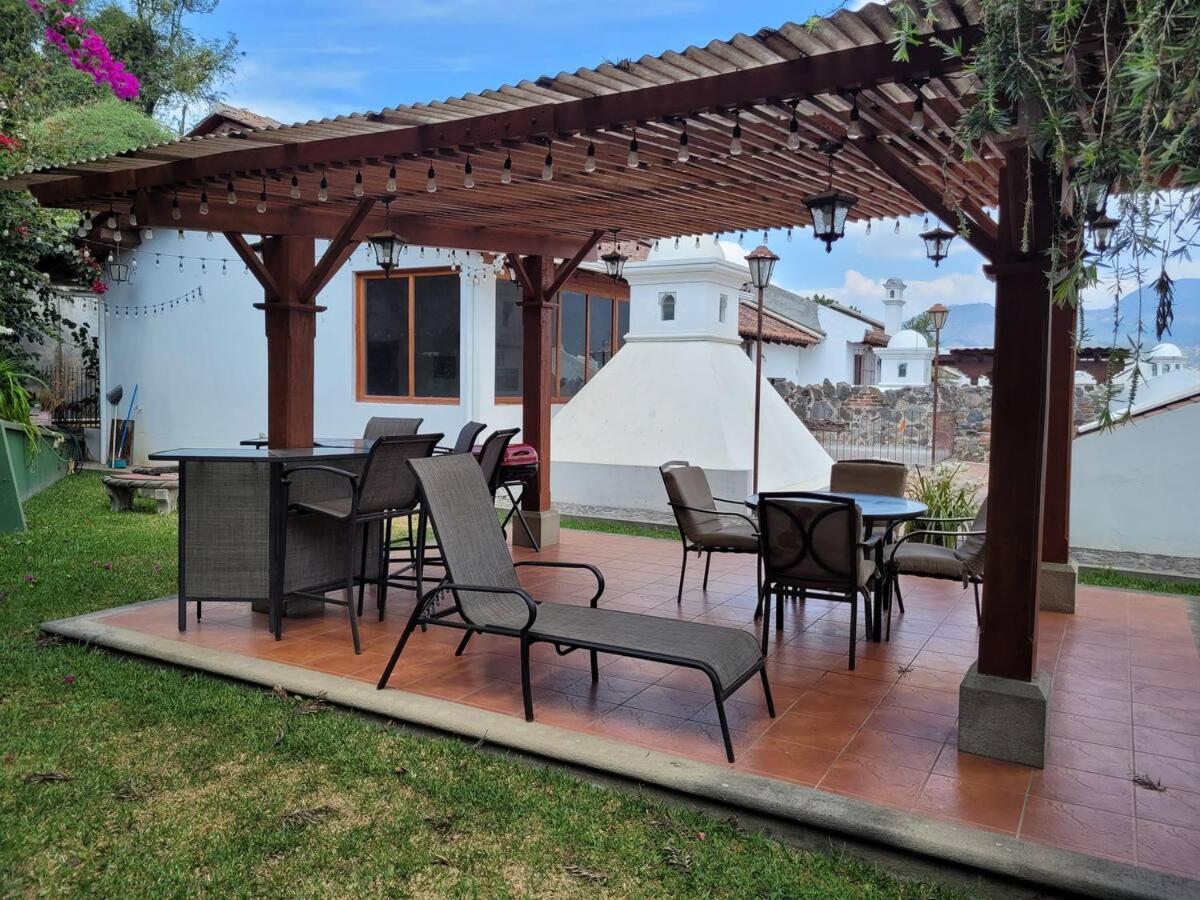 Amplia Casa Antigua Guatemala Con Pergola Y Jardin Villa Kültér fotó
